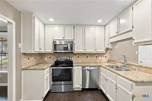815 Briarwood St, Victoria, TX 77904 - Photo 10