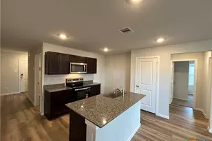 125 Mullins Dr, Rockdale, TX 76567 - Photo 2