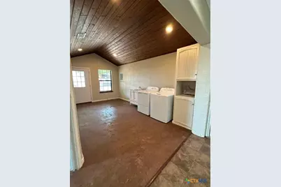 611 Lina Ln, Seguin, TX 78155 - Photo 12