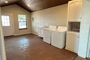 611 Lina Ln, Seguin, TX 78155 - Photo 12