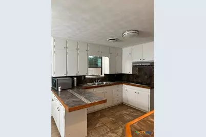 611 Lina Ln, Seguin, TX 78155 - Photo 8