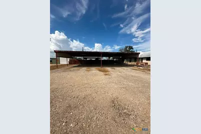 611 Lina Ln, Seguin, TX 78155 - Photo 4