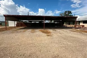 611 Lina Ln, Seguin, TX 78155 - Photo 4