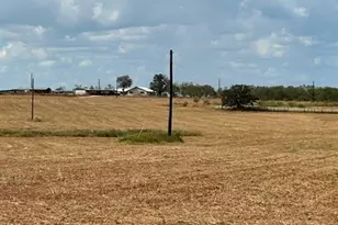 611 Lina Ln, Seguin, TX 78155 - Photo 6