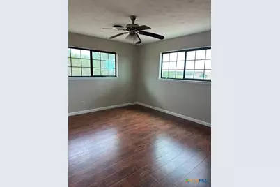 611 Lina Ln, Seguin, TX 78155 - Photo 24