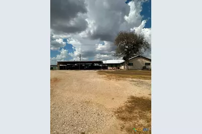 611 Lina Ln, Seguin, TX 78155 - Photo 2