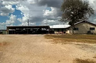 611 Lina Ln, Seguin, TX 78155 - Photo 2