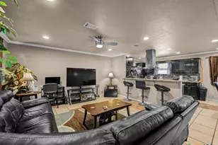 509 S Glendale St, Hallettsville, TX 77964 - Photo 2