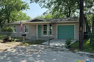 428 Aguila St, Seguin, TX 78155 - Photo 2