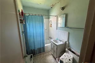 121 Lubbock St, Point Comfort, TX 77979 - Photo 8