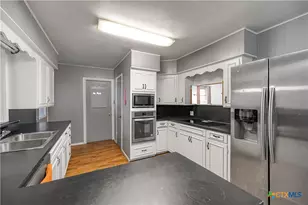 408 Davidson St, Yoakum, TX 77995 - Photo 12