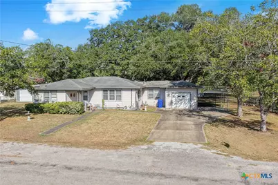 408 Davidson Street, Yoakum, TX 77995 - Photo 2