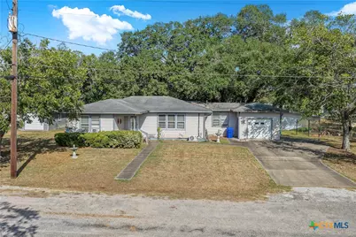 408 Davidson Street, Yoakum, TX 77995 - Photo 4