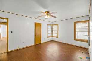 408 Davidson St, Yoakum, TX 77995 - Photo 22