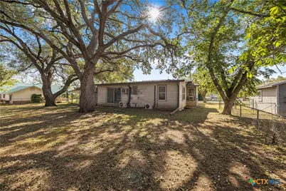 408 Davidson Street, Yoakum, TX 77995 - Photo 42