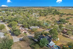 408 Davidson St, Yoakum, TX 77995 - Photo 36