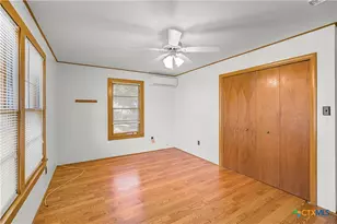 408 Davidson St, Yoakum, TX 77995 - Photo 20