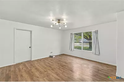 904 Kirk Street, Taylor, TX 76574 - Photo 6