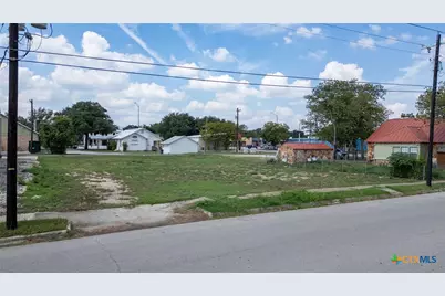 606 S Chestnut Street, Lampasas, TX 76550 - Photo 2