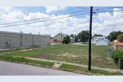 606 S Chestnut Street, Lampasas, TX 76550 - Photo 4