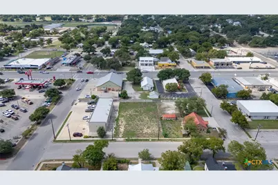 606 S Chestnut Street, Lampasas, TX 76550 - Photo 6
