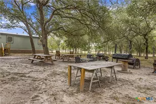 838 E Oak St, Goliad, TX 77963 - Photo 36