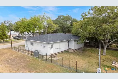 504 N Arnim, Moulton, TX 77975 - Photo 2