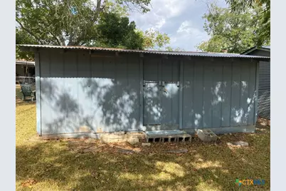 410 W 14th Street, Shiner, TX 77984 - Photo 4