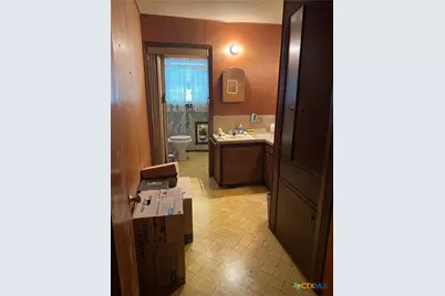 410 W 14th Street, Shiner, TX 77984 - Photo 18