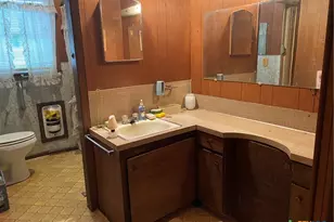 410 W 14th St, Shiner, TX 77984 - Photo 10