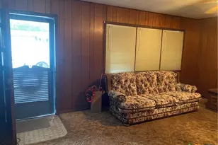 410 W 14th St, Shiner, TX 77984 - Photo 8