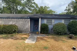 410 W 14th St, Shiner, TX 77984 - Photo 2