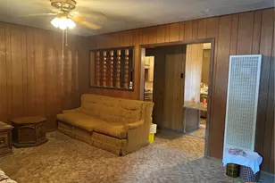 410 W 14th St, Shiner, TX 77984 - Photo 6