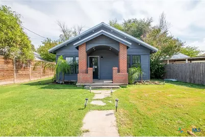 207 S Chestnut Street, Lampasas, TX 76550 - Photo 2