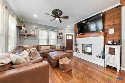 293 E Mather Street, New Braunfels, TX 78130 - Photo 4