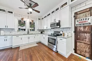 293 E Mather St, New Braunfels, TX 78130 - Photo 8