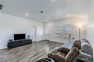 300 Jacquard Ct, Troy, TX 76579 - Photo 2