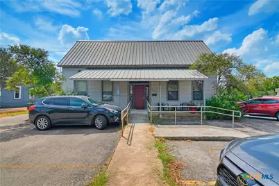 523 E Donegan Street, Seguin, TX 78155 - Photo 2