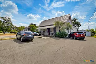 523 E Donegan St, Seguin, TX 78155 - Photo 1