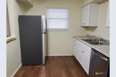 300 Milam Street #4, Seguin, TX 78155 - Photo 2