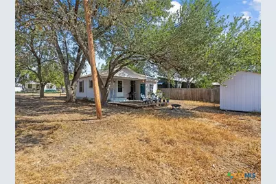 705 E Mountain Street, Seguin, TX 78155 - Photo 20