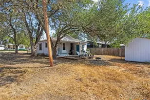 705 E Mountain St, Seguin, TX 78155 - Photo 20