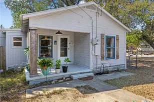 705 E Mountain St, Seguin, TX 78155 - Photo 18