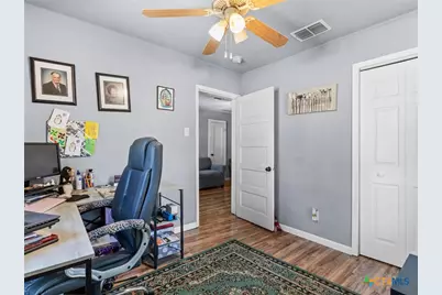 705 E Mountain Street, Seguin, TX 78155 - Photo 12