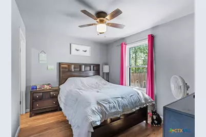 705 E Mountain Street, Seguin, TX 78155 - Photo 8