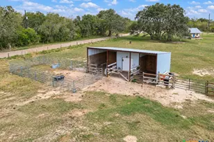 2491 E Fannin St, Goliad, TX 77963 - Photo 12