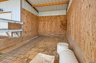 2491 E Fannin St, Goliad, TX 77963 - Photo 16