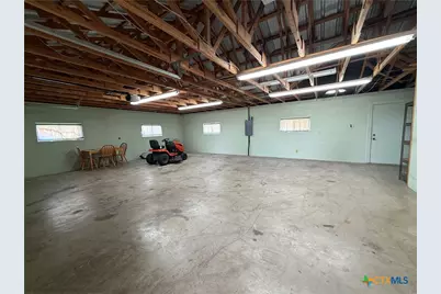 465 Blake Street, Victoria, TX 77905 - Photo 6