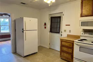 407 S Second St, Ganado, TX 77962 - Photo 8