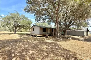 201 Sandra Ln, Victoria, TX 77905 - Photo 2